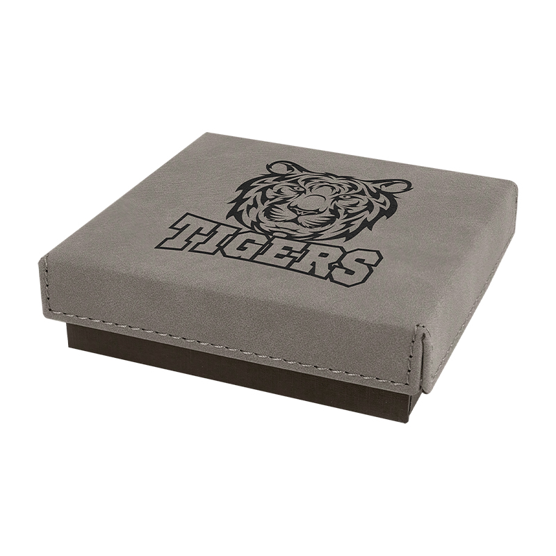 3 1/2' x 3 1/2' Medal Box na may Laserable Leatherette na Takip 3 1/2' x 3 1/2' Medal Box na may Laserable Leatherette na Takip