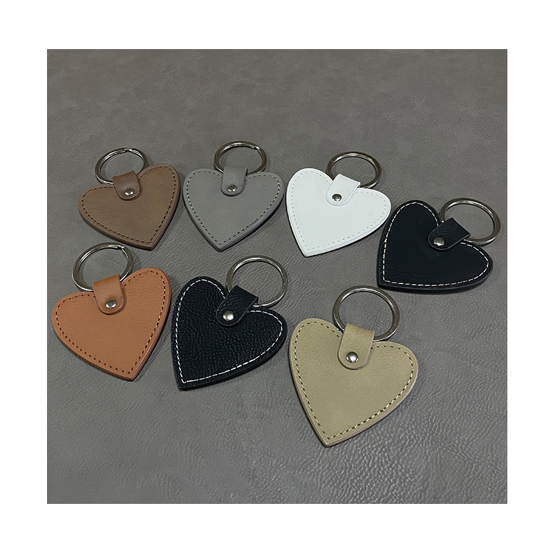 laserable Leatherette Heart Keychain na may Oiled Edge