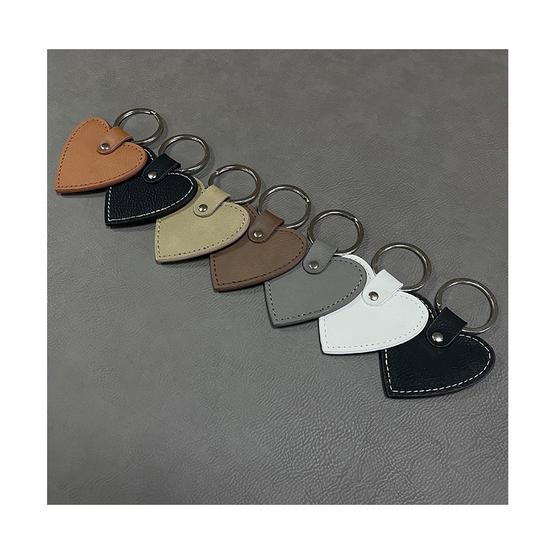 laserable Leatherette Heart Keychain na may Oiled Edge