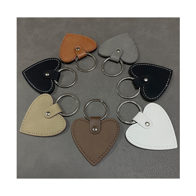 laserable Leatherette Heart Keychain na may Oiled Edge
