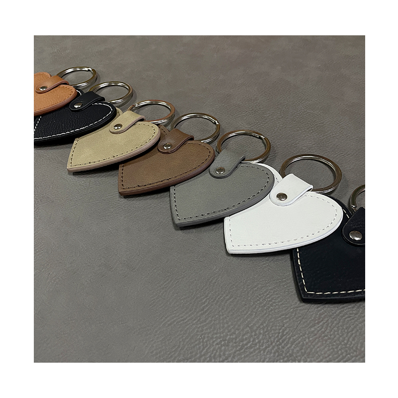 laserable Leatherette Heart Keychain na may Oiled Edge