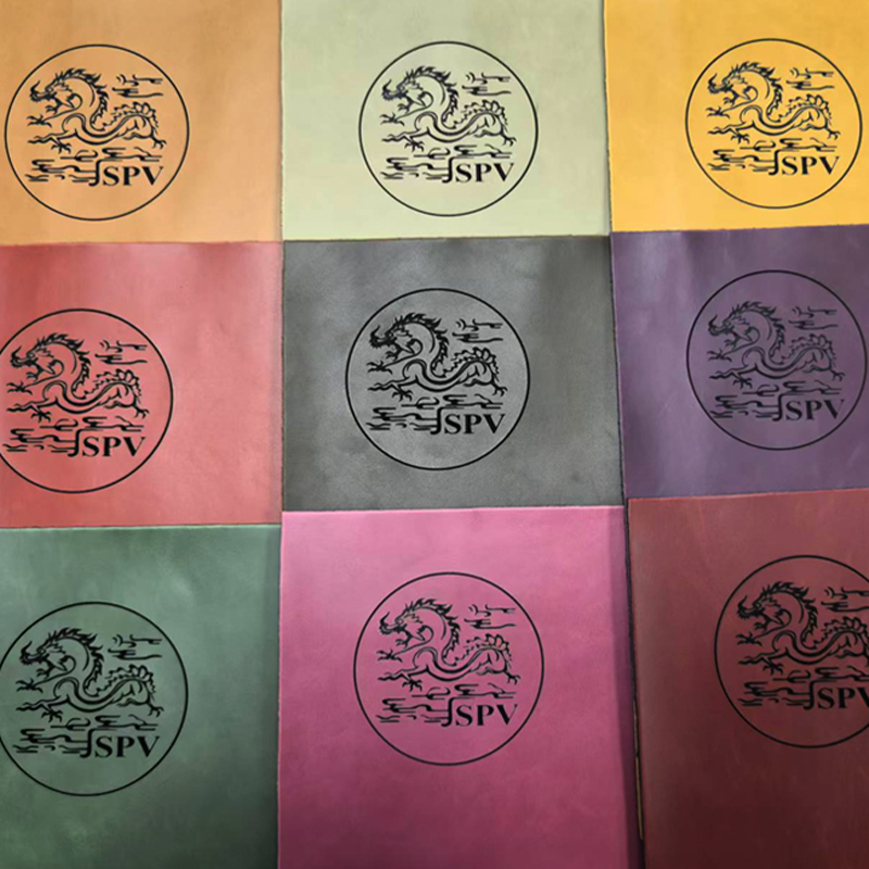 Makintab na leatherette sheet na may pandikit/walang pandikit